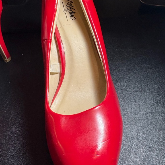 Red Heels - Picture 5 of 8